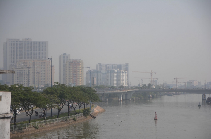 近距離觀察造成空氣污染的“罪魁禍首”，讓西貢人民窒息